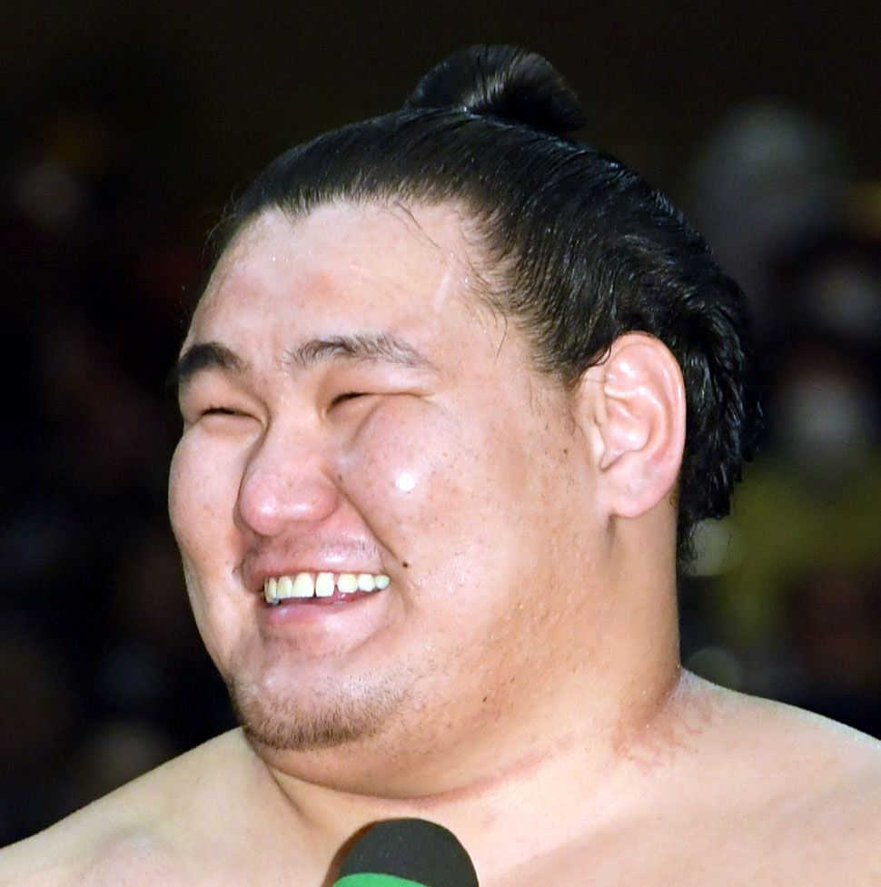 インタビューで満面の笑みを浮かべる大関豊昇龍（代表撮影）