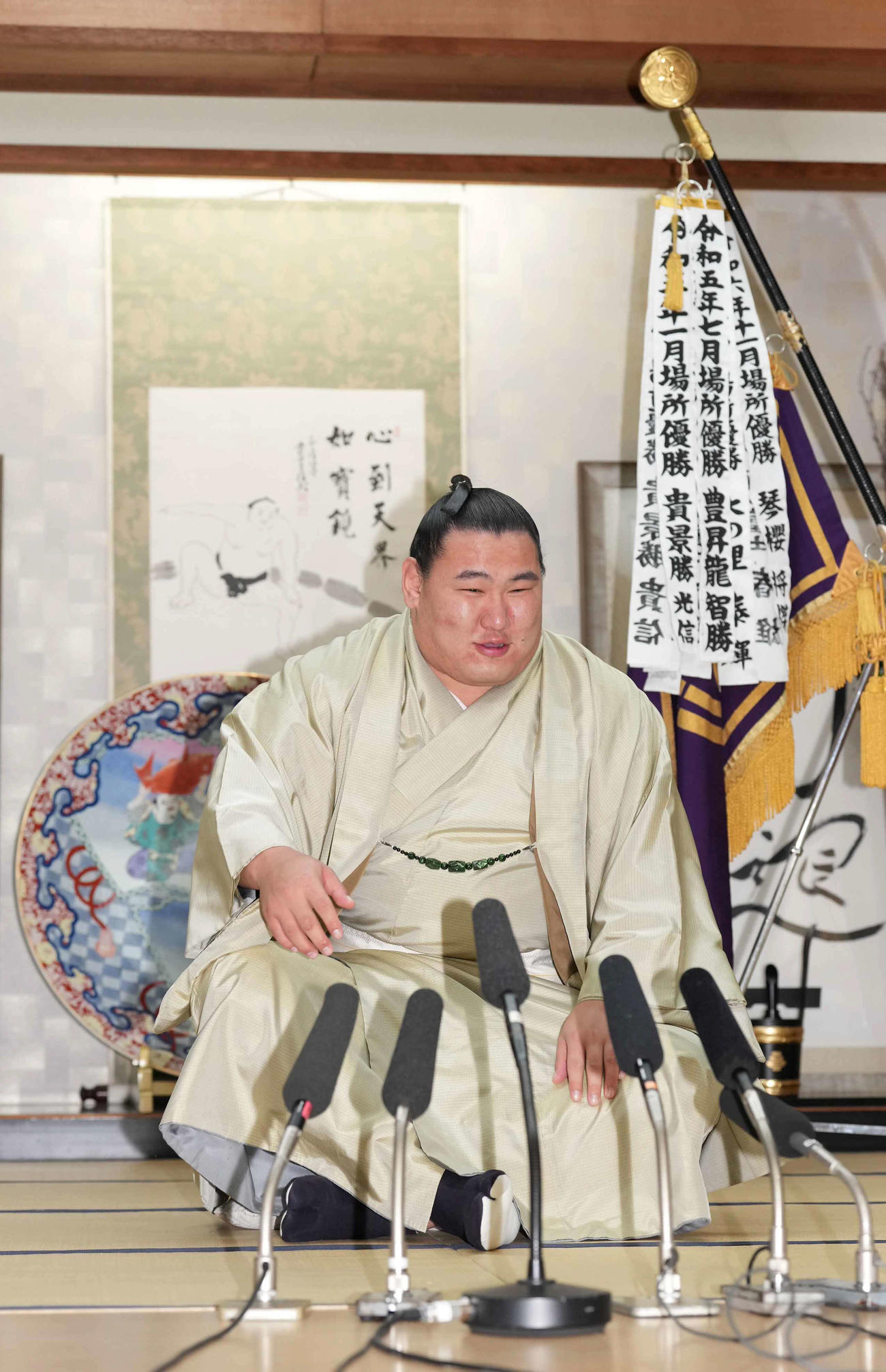優勝一夜明け会見に臨む豊昇龍（撮影・小沢裕）