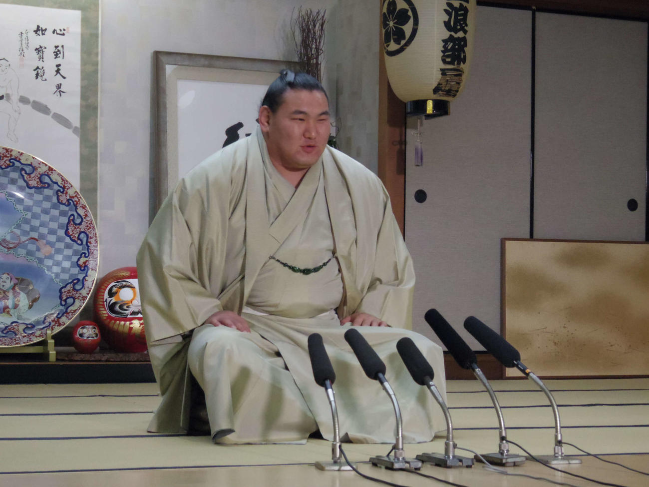 横審による推挙が決まり、取材に応じる豊昇龍（撮影・奥岡幹浩）