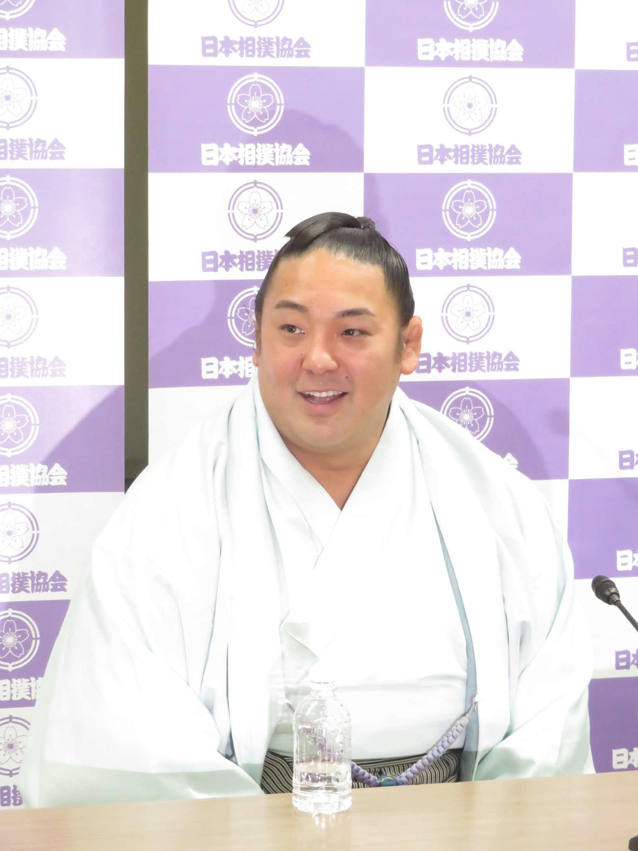引退会見で笑顔を見せる旭大星（2025年1月8日撮影）