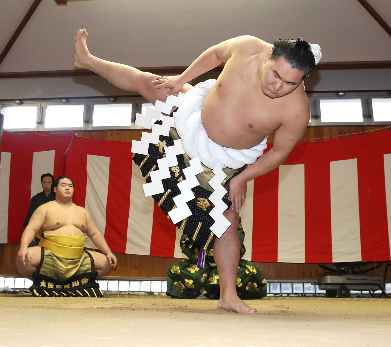 土俵入りの練習に臨む新横綱豊昇龍（代表撮影）