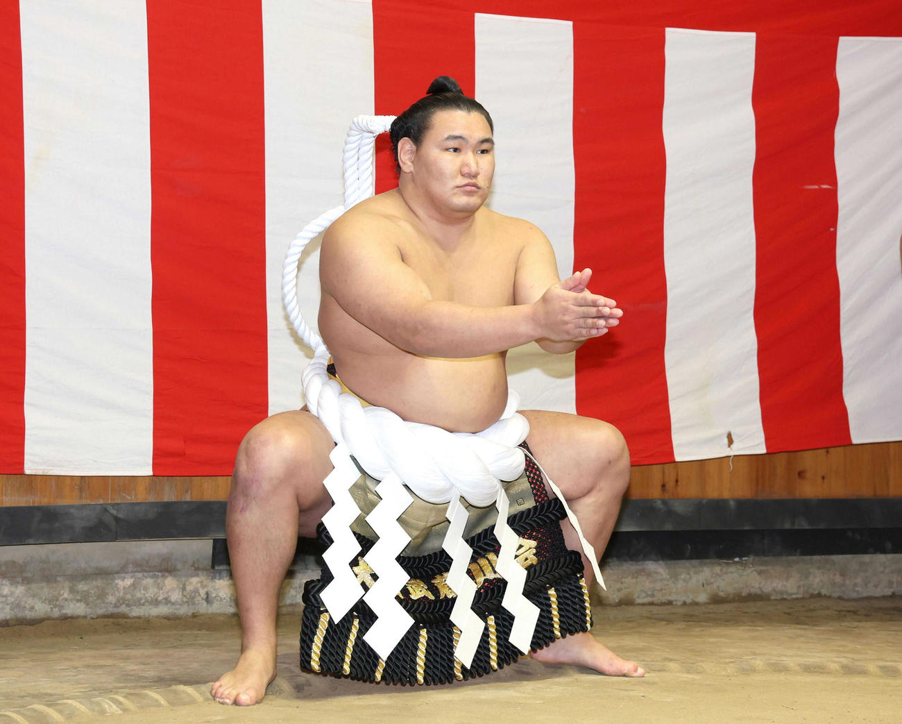 土俵入りの練習に臨む新横綱豊昇龍（25年1月30日、代表撮影）