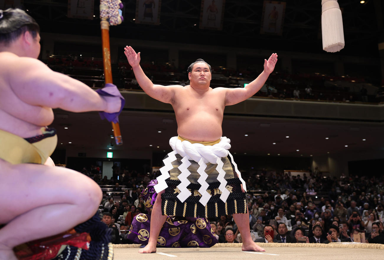 徳勝龍引退相撲で横綱土俵入りを行う豊昇龍（撮影・野上伸悟）