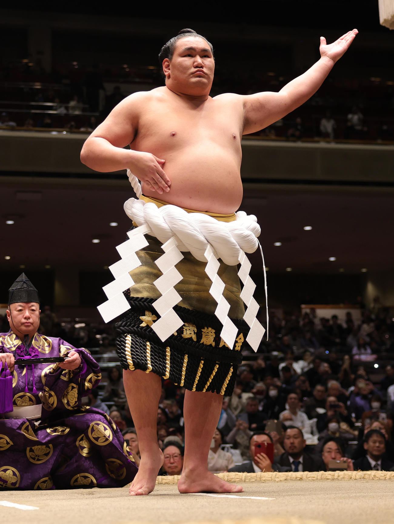 徳勝龍引退相撲で横綱土俵入りを行う豊昇龍（撮影・野上伸悟）