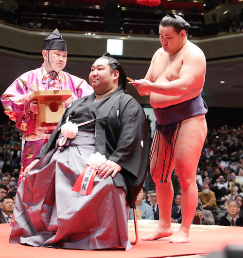 元徳勝龍断髪式に元阿武咲の打越奎也さん出席「違う土俵で頑張る」美容