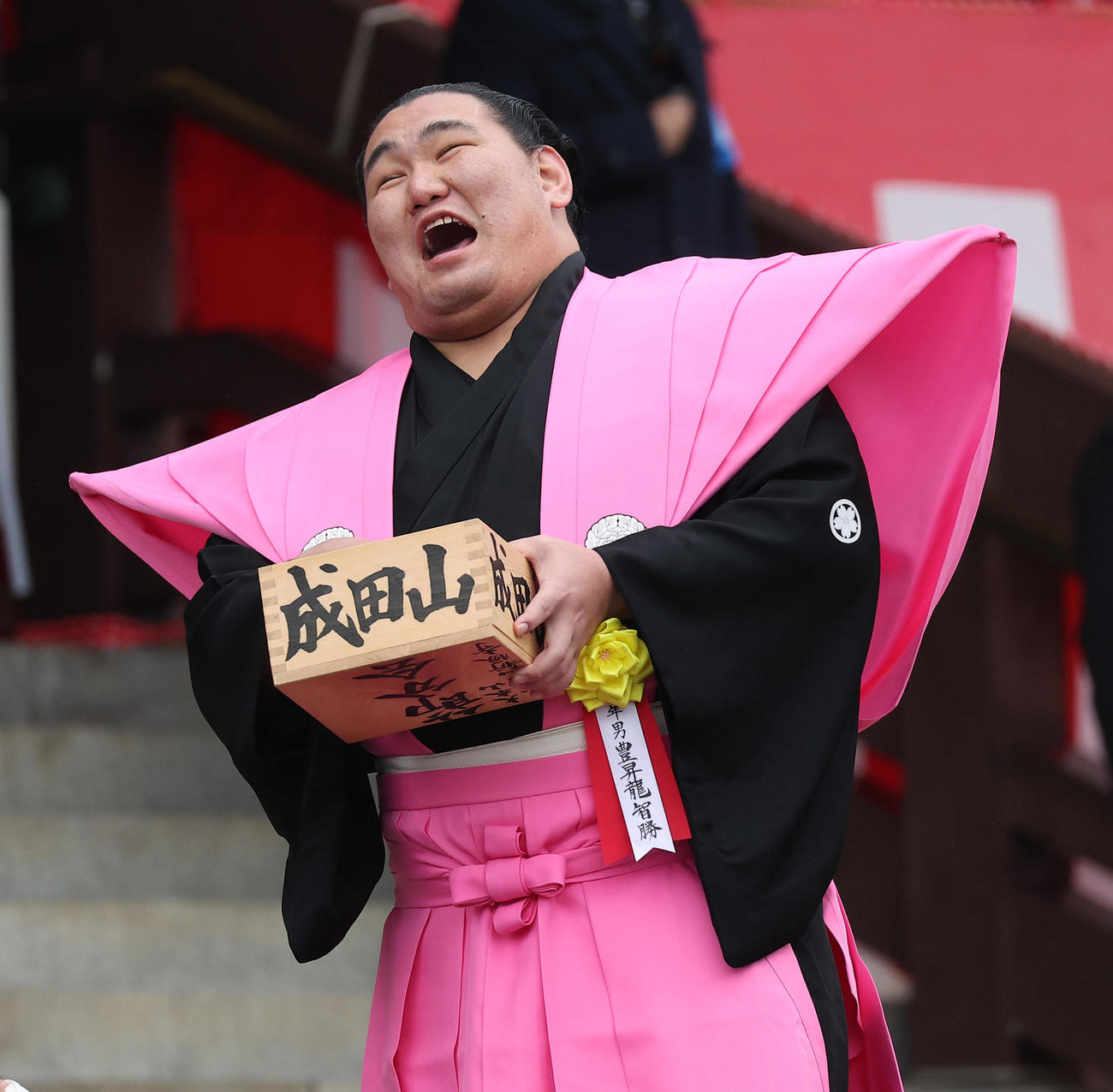 恒例の成田山節分会で豆まき式をする豊昇龍（撮影・中島郁夫）