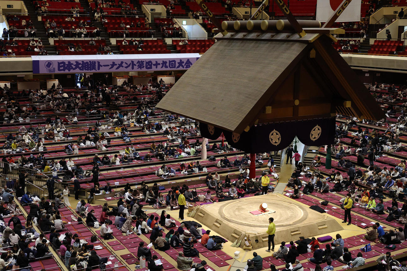 日本大相撲トーナメントが開催された両国国技館（撮影・中島郁夫）