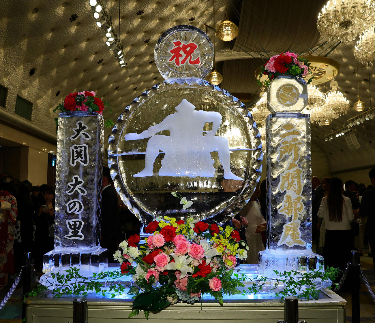 大の里大関昇進披露宴の会場入り口に飾られたオブジェ（代表撮影）