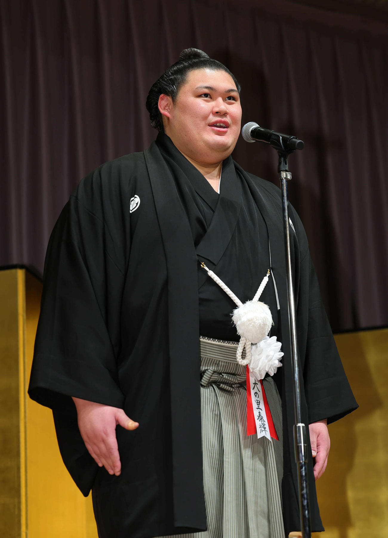 あいさつする大の里（代表撮影）