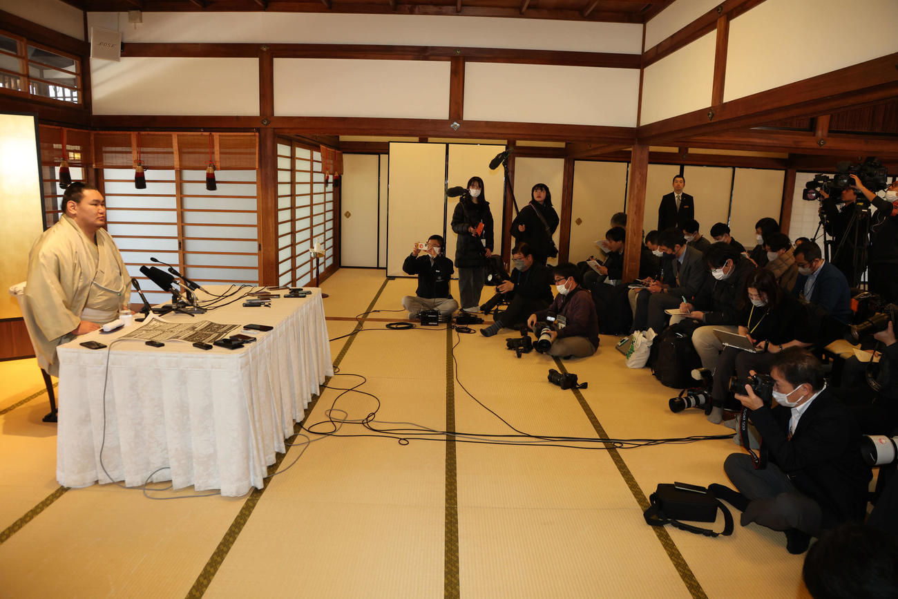 春場所の番付発表会見に臨む新横綱の豊昇龍（撮影・西尾就之）