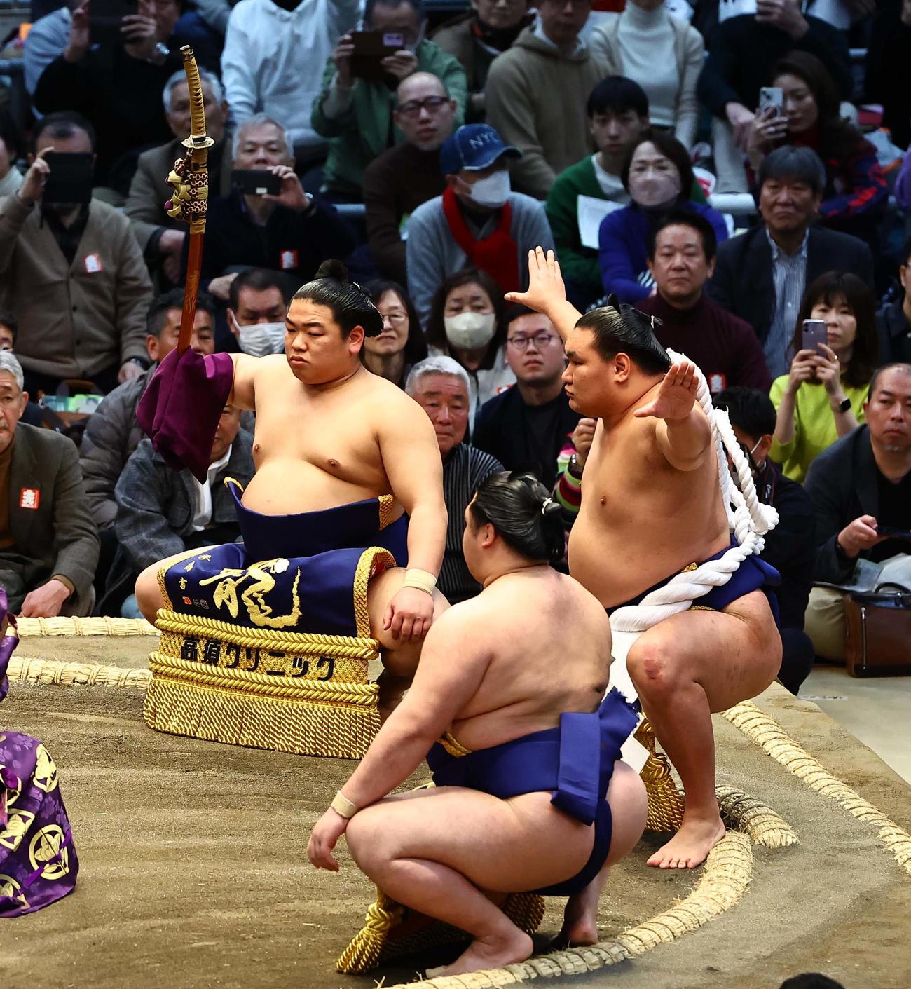 大相撲大阪場所初日　土俵入りする横綱豊昇龍（撮影・上田博志）