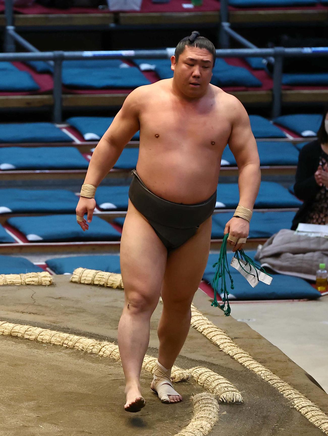藤闘志に勝利した若隆元（撮影・上田博志）