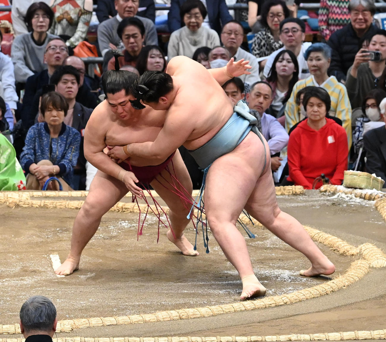 欧勝馬（右）をすくい投げで破る遠藤