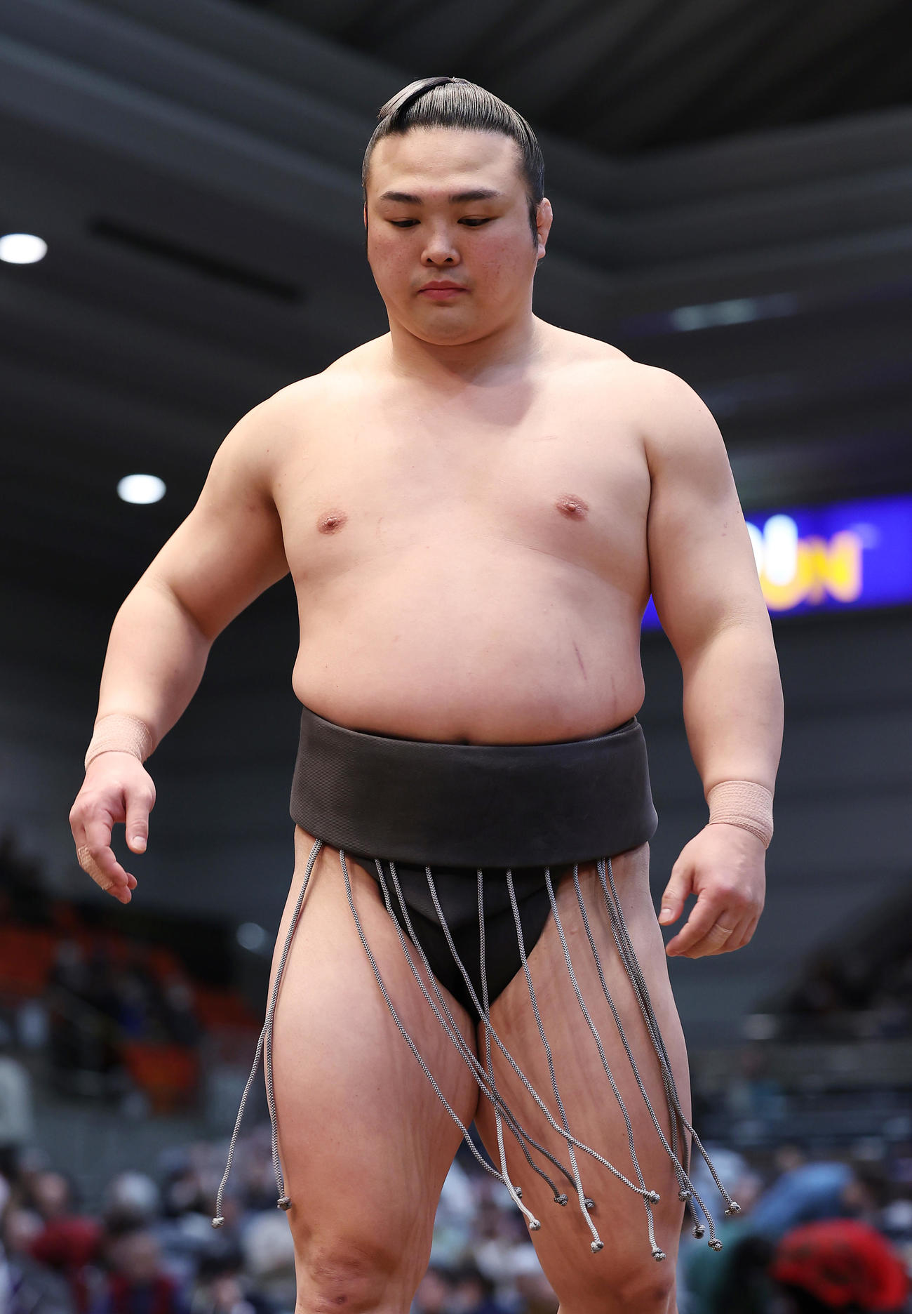 安房乃国との一番に臨む炎鵬（撮影・前田充）