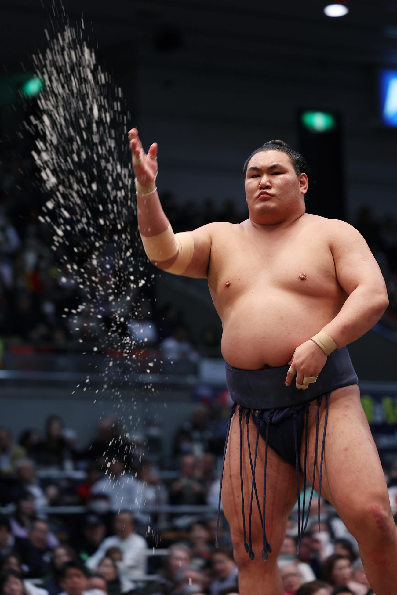 塩をまく豊昇龍（撮影・前田充）