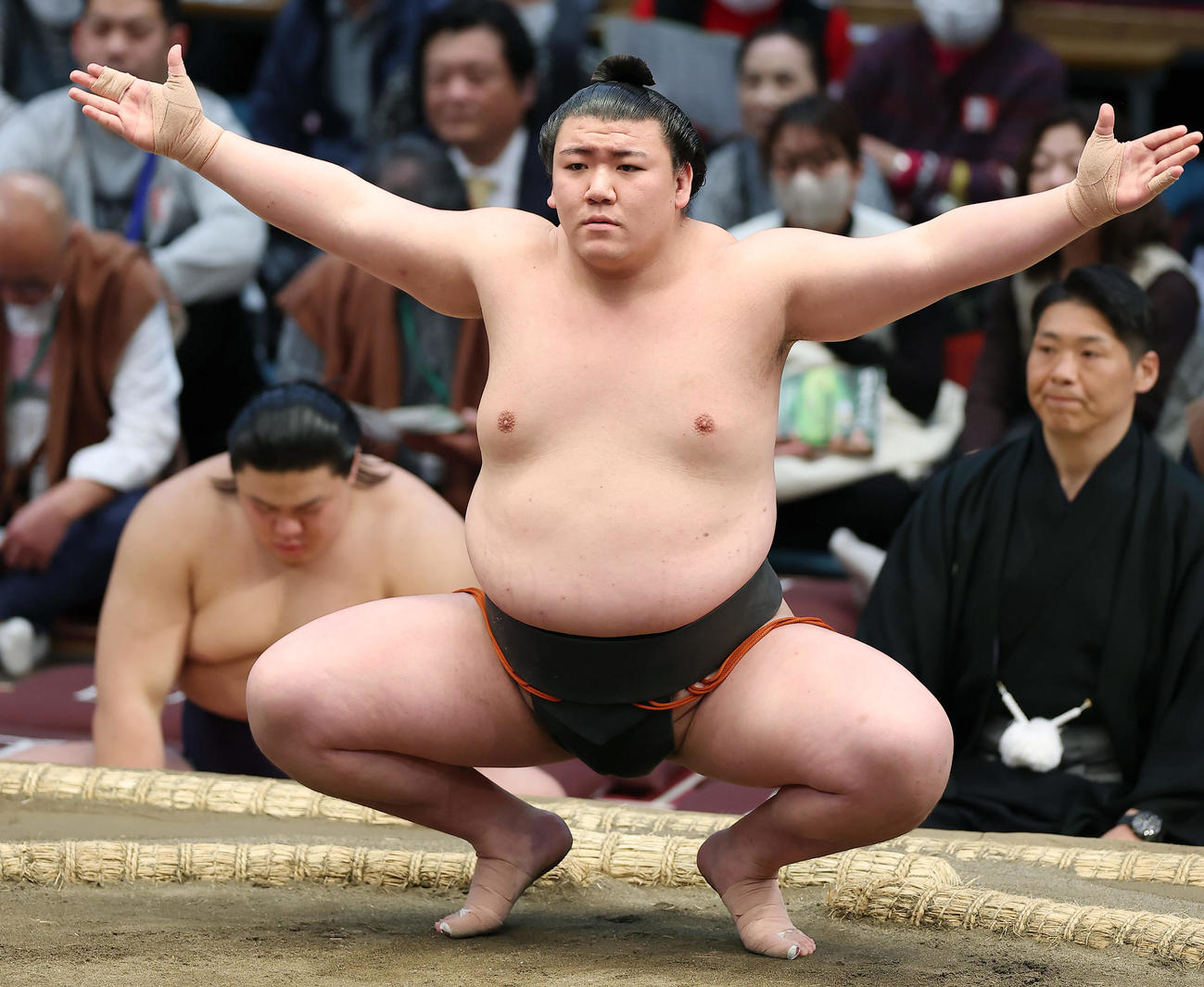 日翔志との一番に臨む夢道鵬（撮影・前田充）