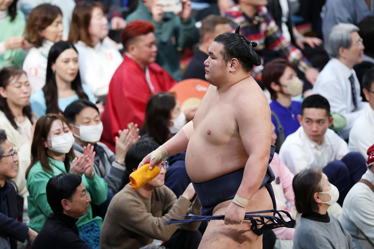 高安に敗れ引き揚げる豊昇龍（撮影・前田充）