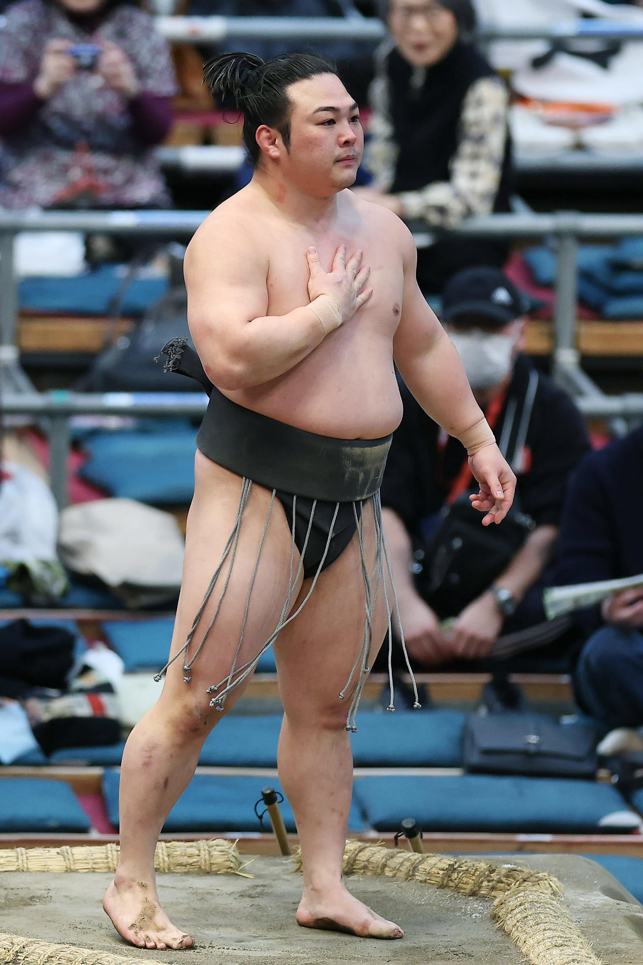 欧勝竜にはたき込みで敗れた炎鵬（撮影・前田充）