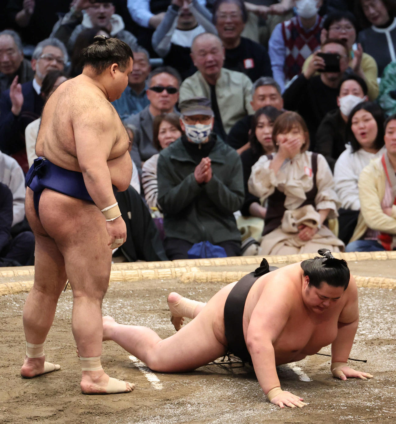 大相撲春場所9日目　○高安（下手出し投げ）×琴桜（撮影・西尾就之）＝エディオンアリーナ大阪、2025年3月17日