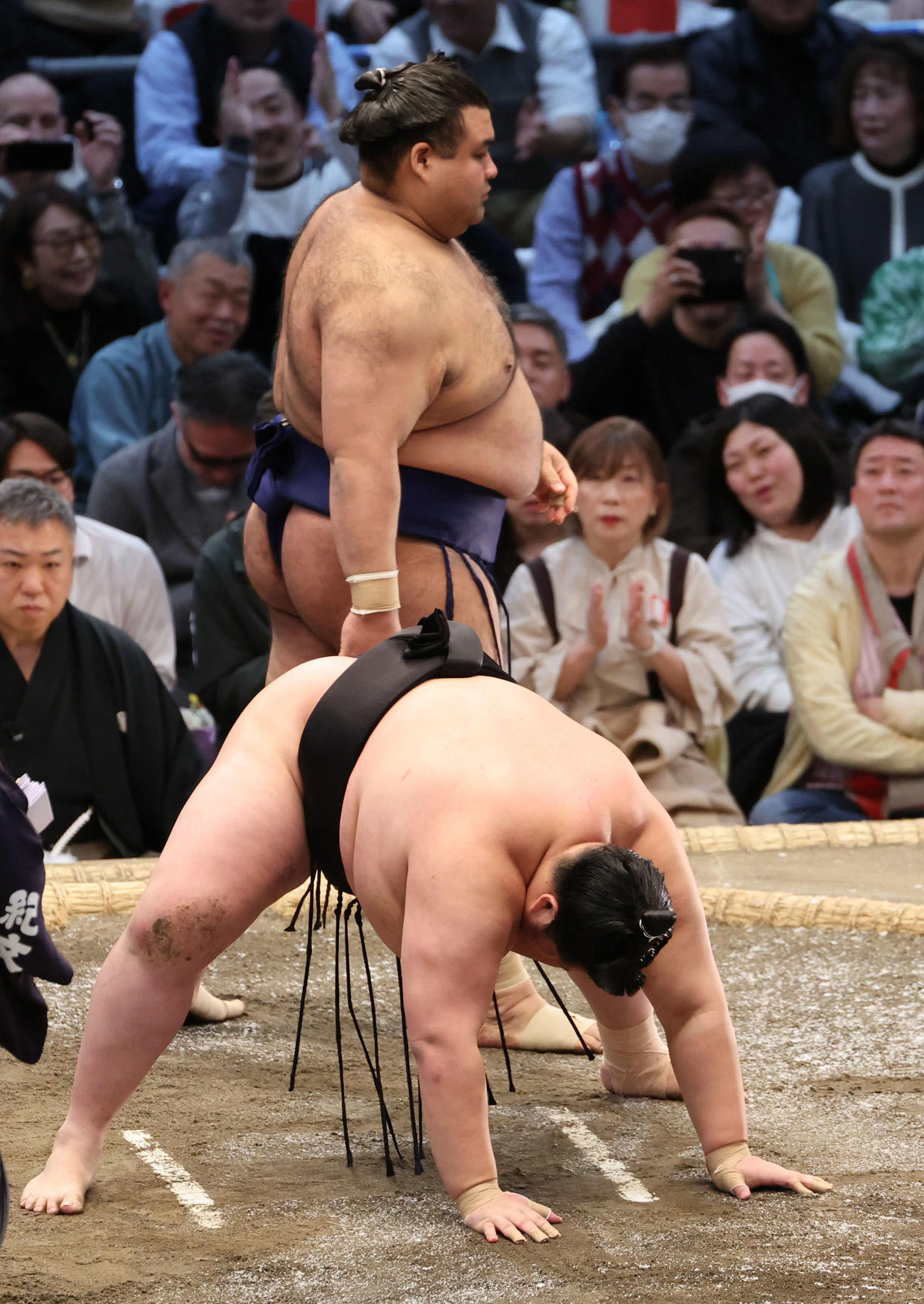 大相撲春場所9日目　○高安（下手出し投げ）×琴桜（撮影・西尾就之）＝エディオンアリーナ大阪、2025年3月17日
