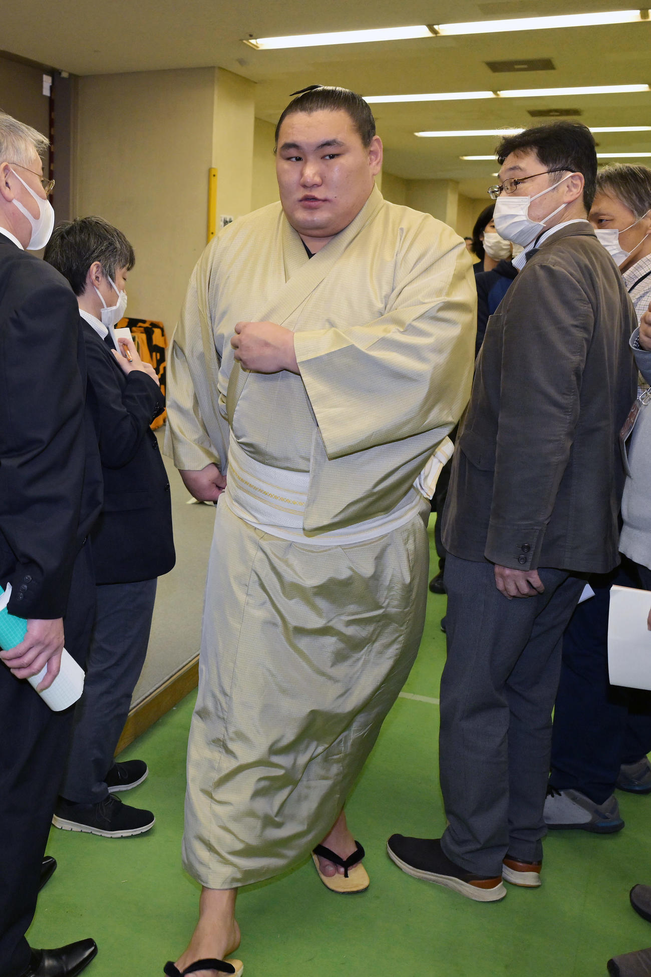 支度部屋から引き揚げる豊昇龍