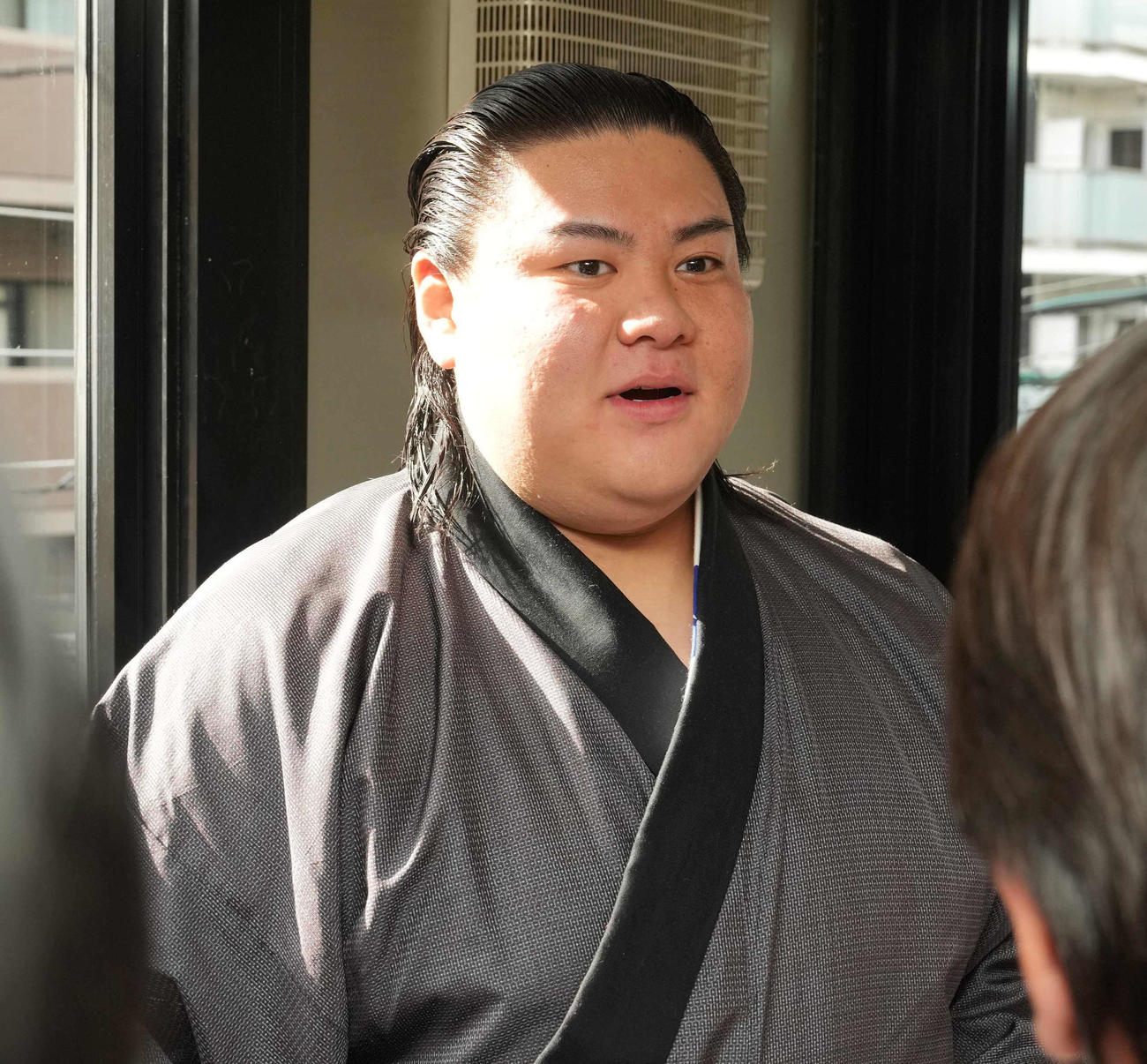 取組後に報道陣の取材に応える草野（撮影・小沢裕）