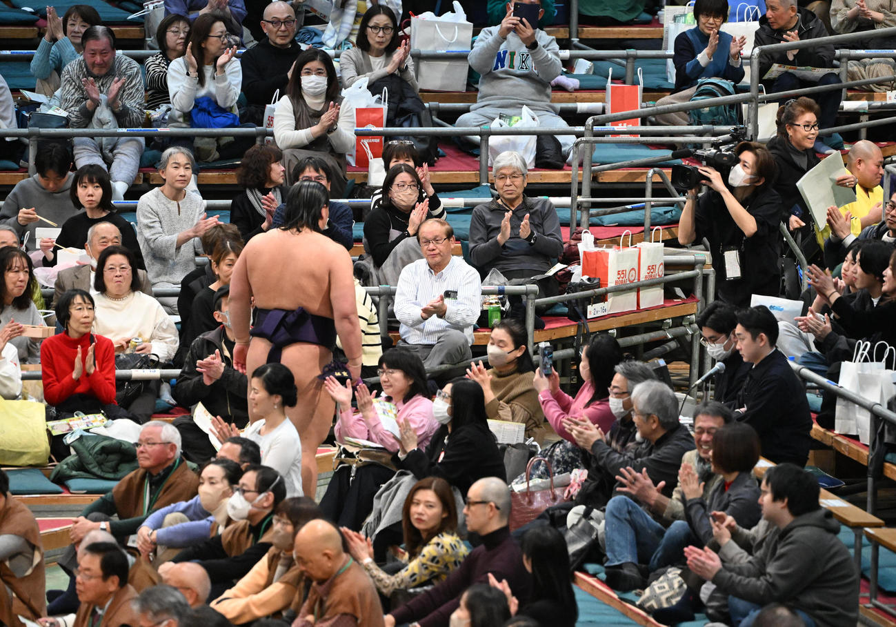 12日目で十両優勝を決めた草野（撮影・和賀正仁）