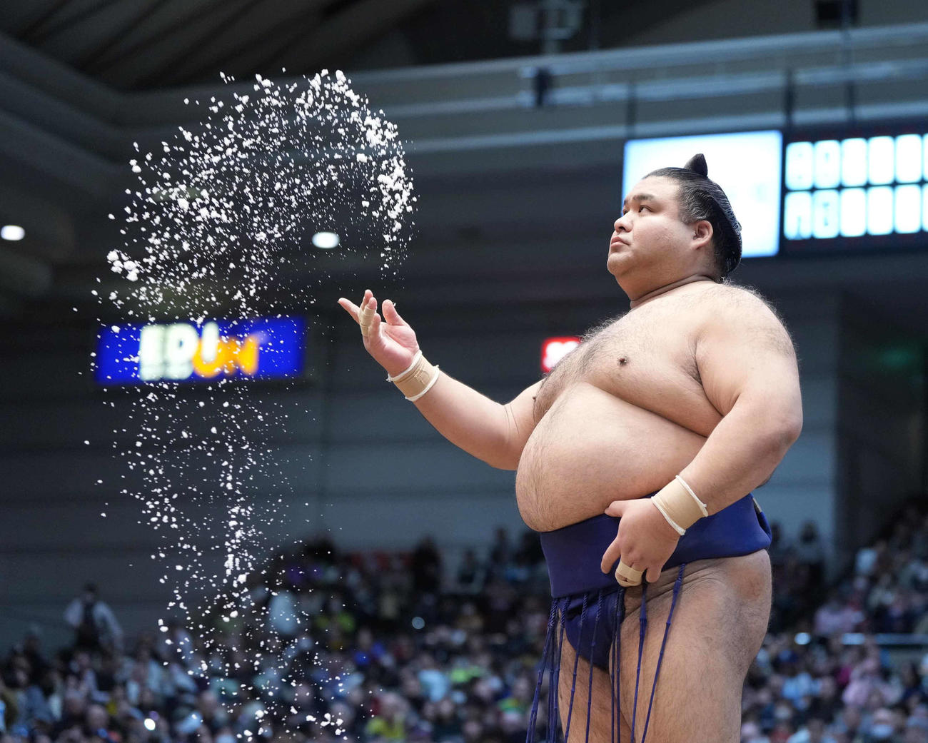 19日、塩をまく高安