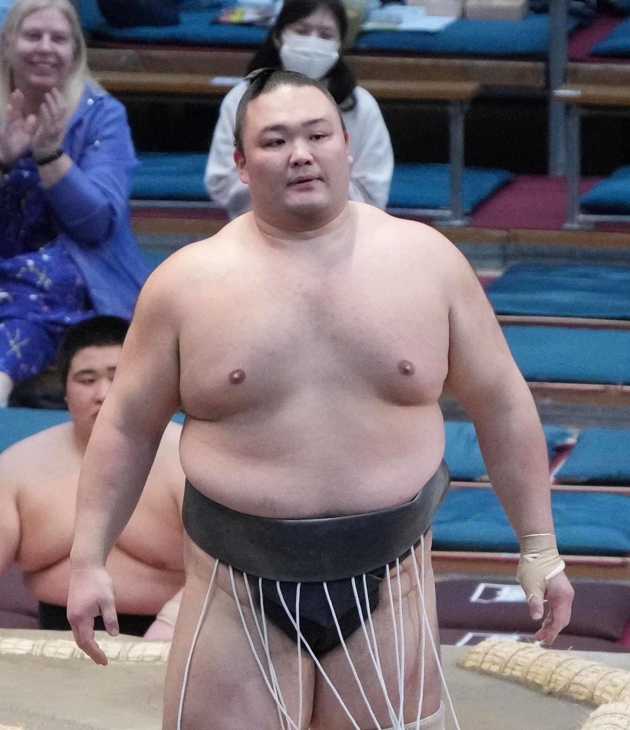 三段目優勝を決めた朝乃山（撮影・小沢裕）