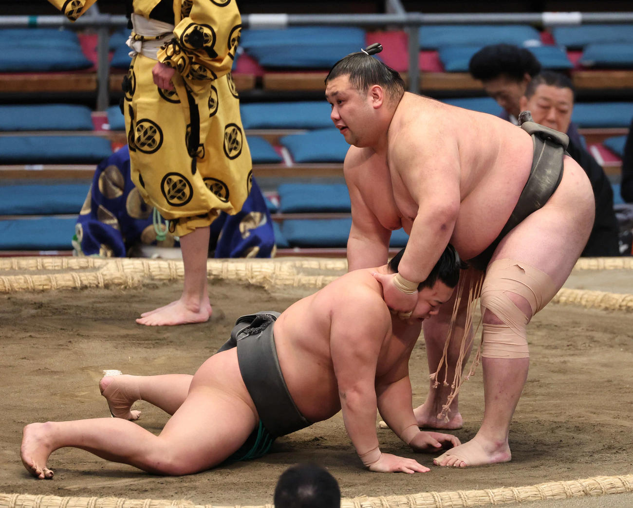 大相撲春場所13日目　欧勝竜はで川副を下し、幕下優勝を決める（撮影・西尾就之）