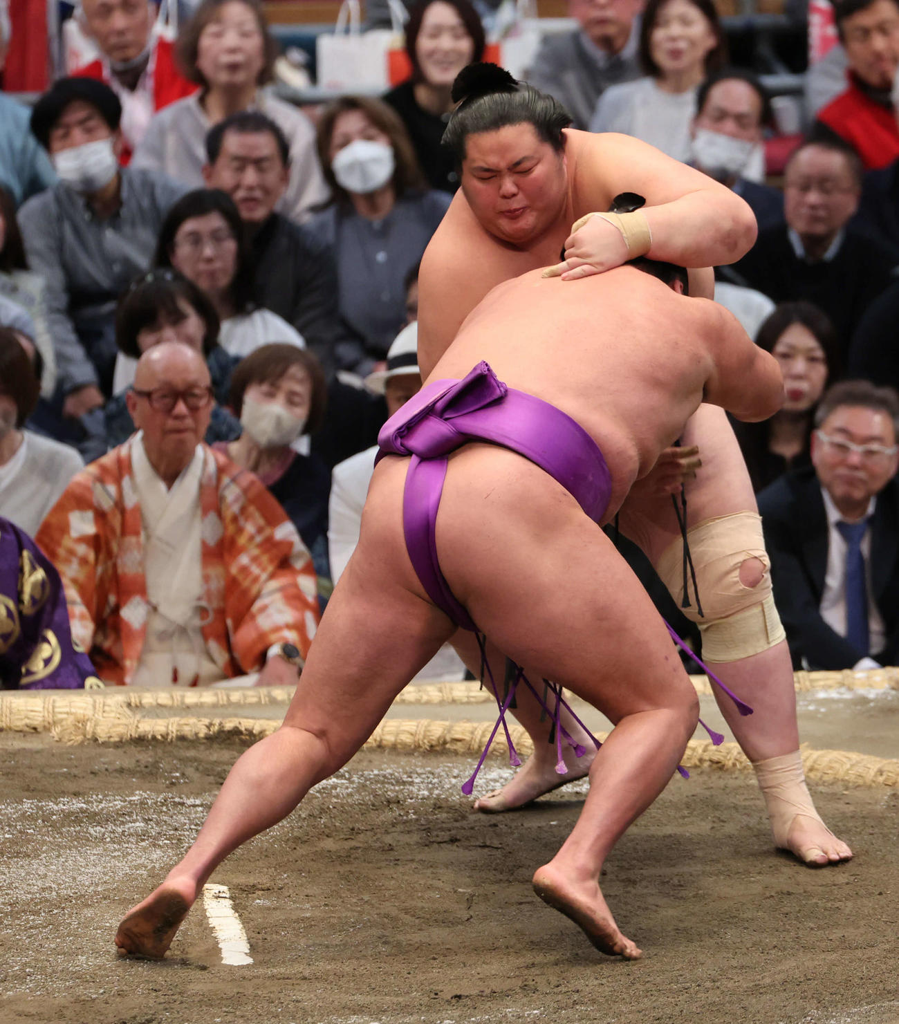 大相撲春場所13日目　琴桜ははたきこみで尊富士を下す（撮影・西尾就之）＝エディオンアリーナ大阪、2025年3月21日