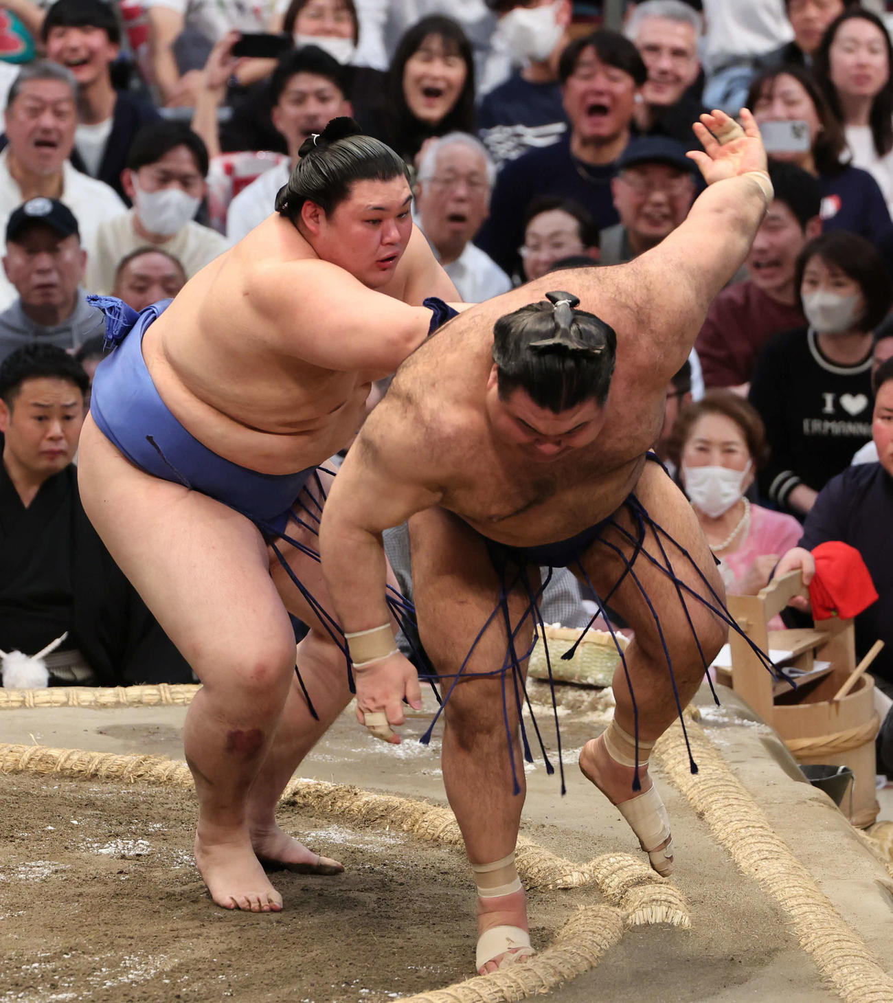 大の里は送り出しで高安下し、優勝を決めた（撮影・西尾就之）