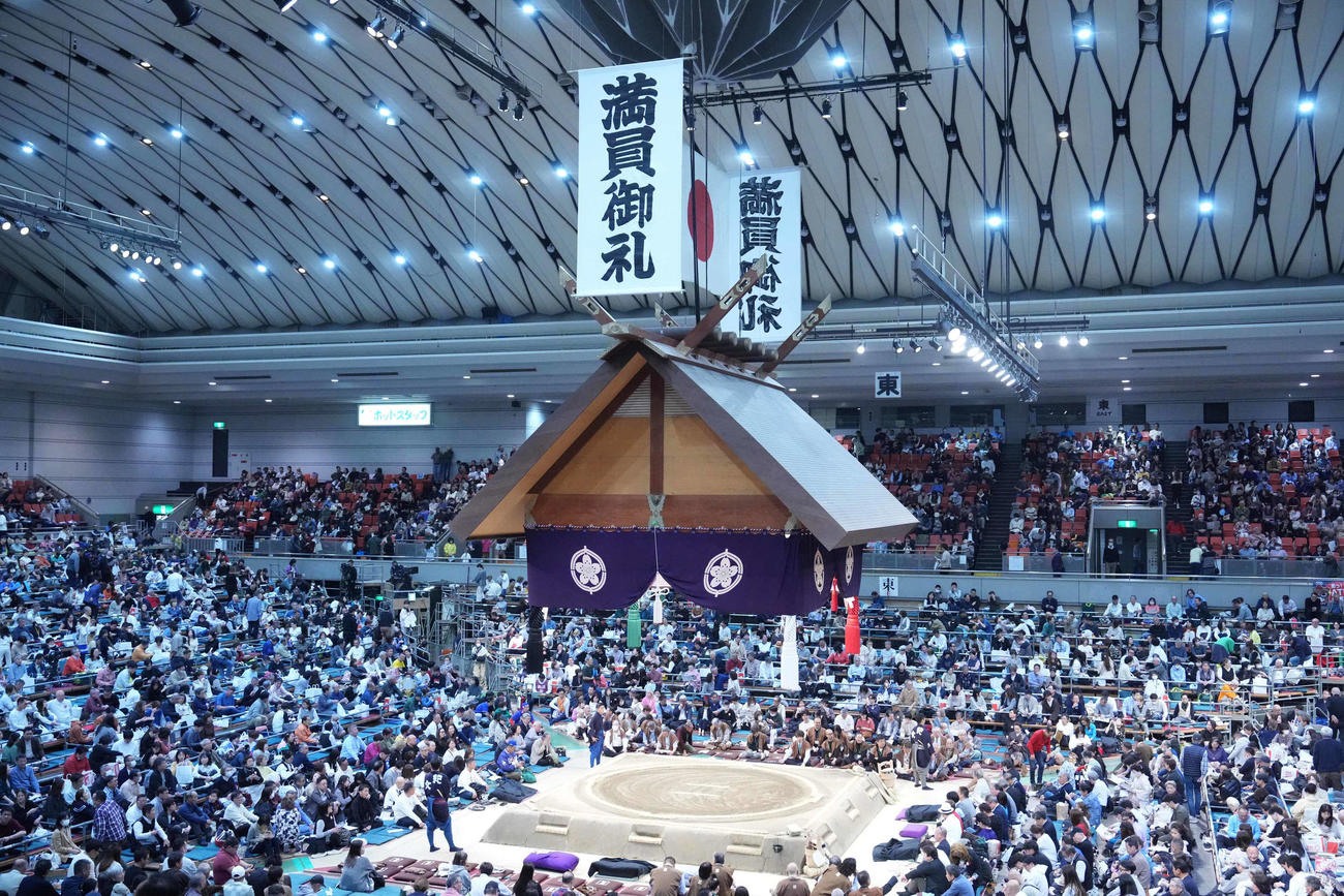 大入り満員の春場所