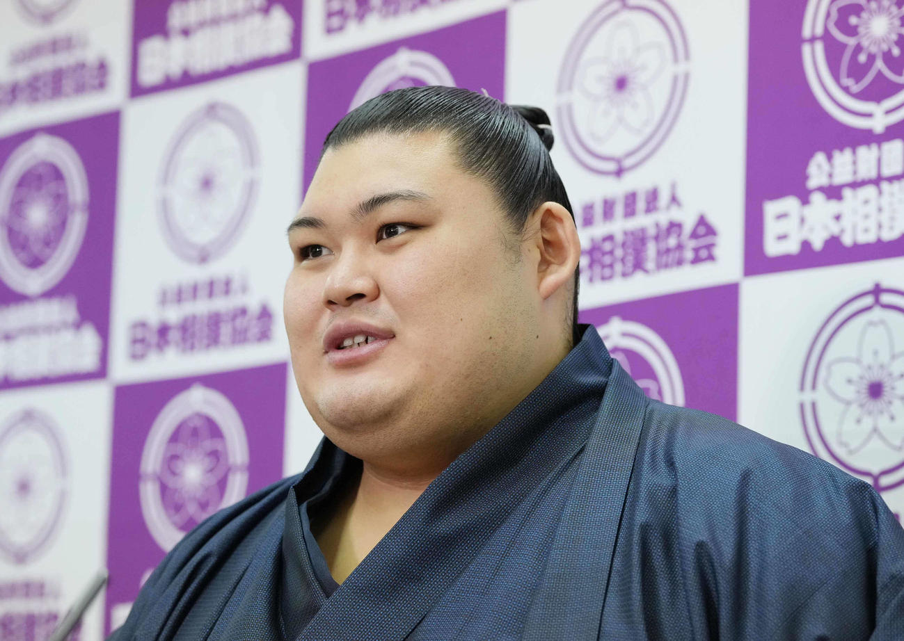 優勝一夜明け会見に臨む大の里（撮影・小沢裕）