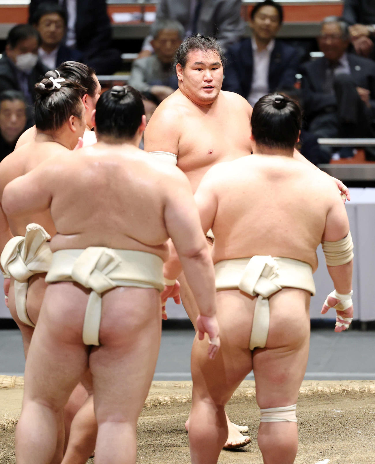 申し合い稽古する豊昇龍（中央）（撮影・鈴木正人）