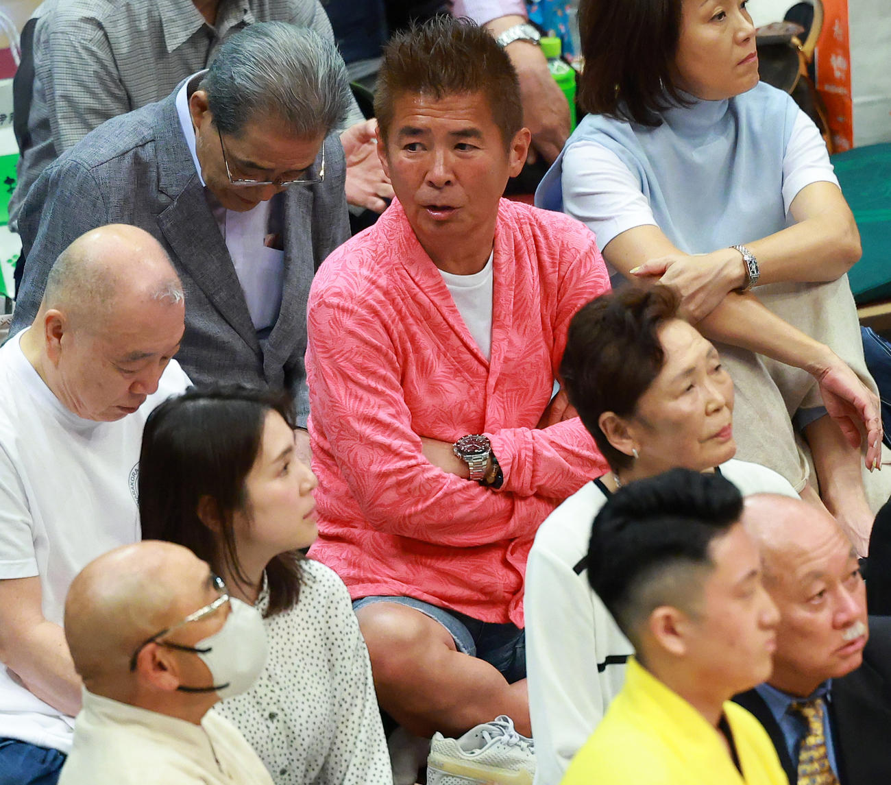 勝俣州和と思われる観客（撮影・中島郁夫）