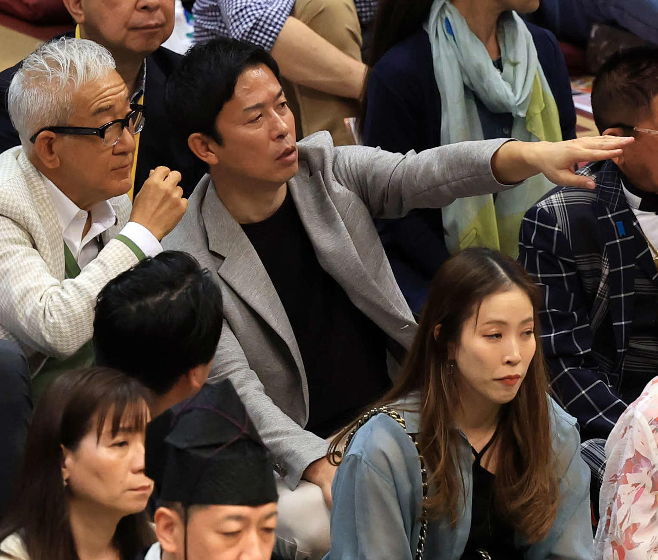 観戦する赤星憲広氏（撮影・浅見桂子）