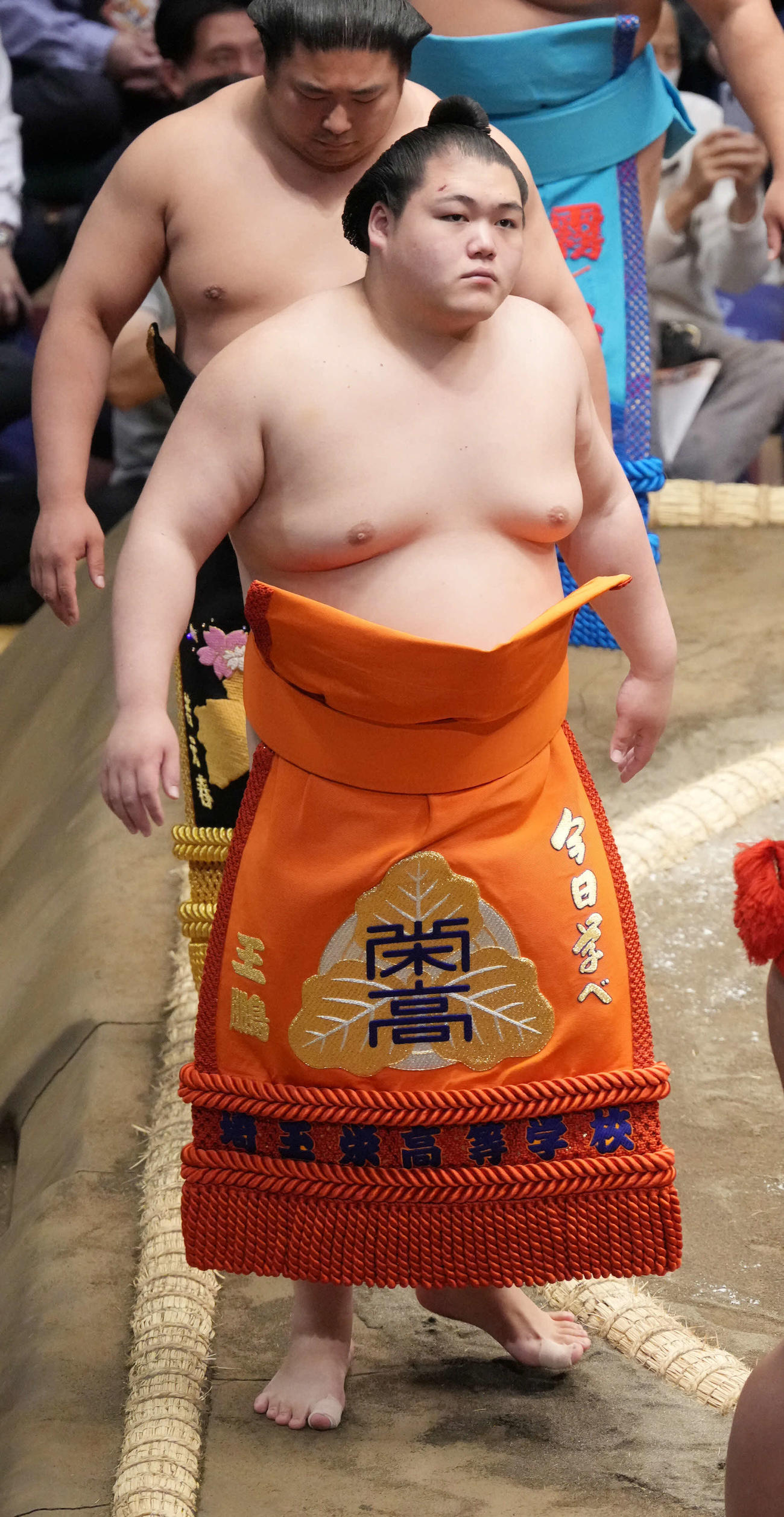 幕内土俵入りに臨む王鵬（撮影・小沢裕）