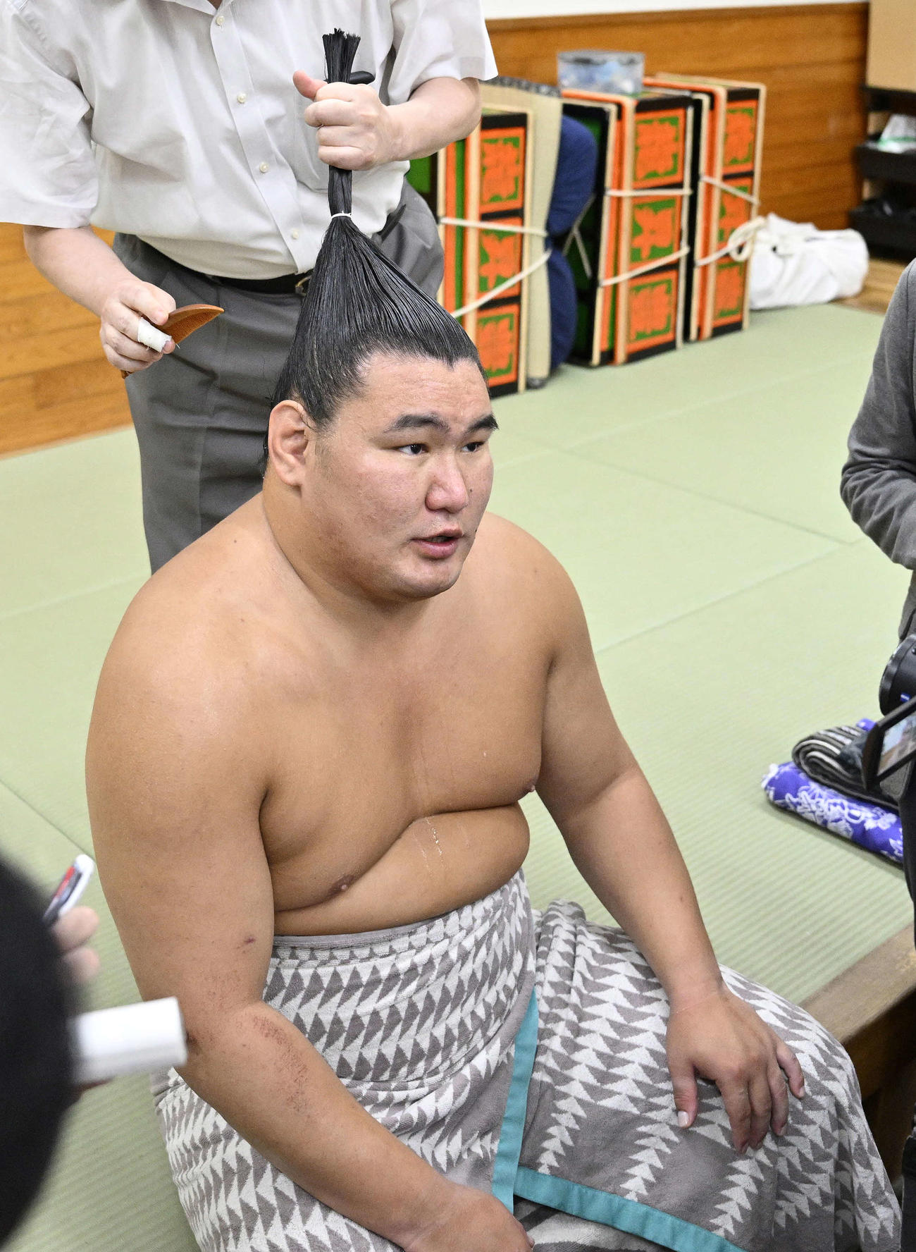 報道陣の質問に答える豊昇龍