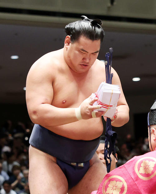 豊昇龍、宮城野親方と立浪親方から助言で3勝目「好きなことをやりたい