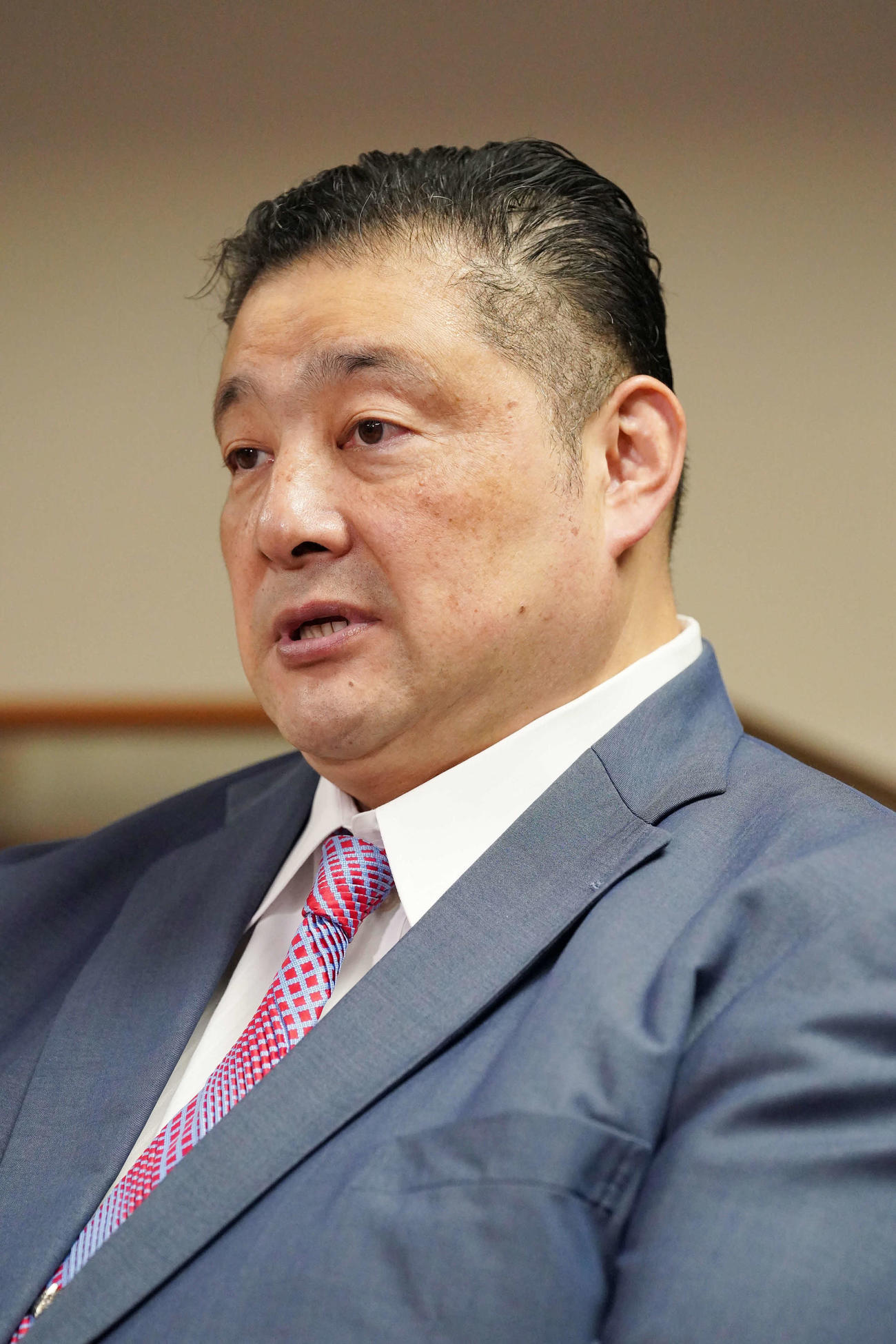 佐渡ケ嶽親方（2024年4月撮影）