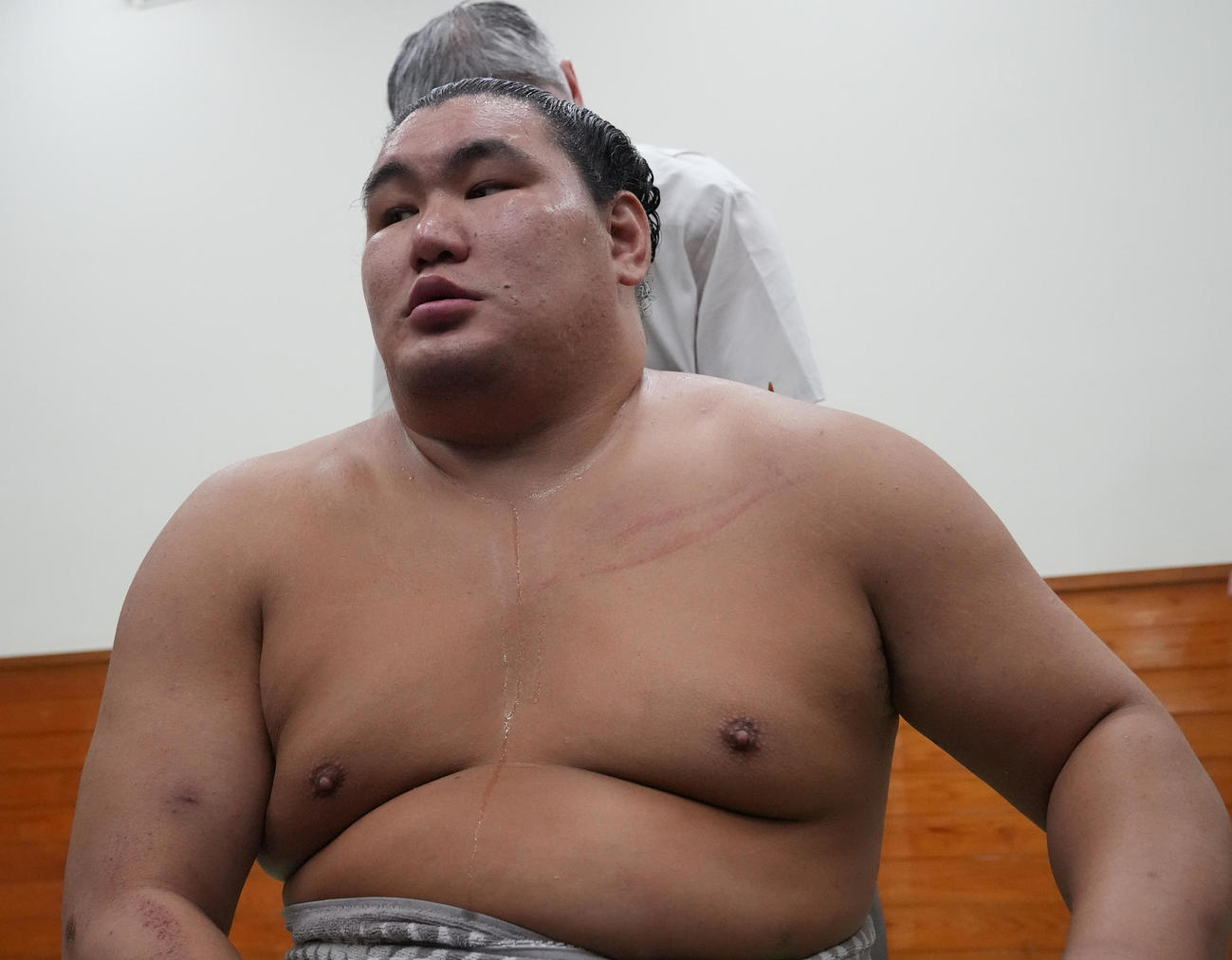 帰り支度をする豊昇龍