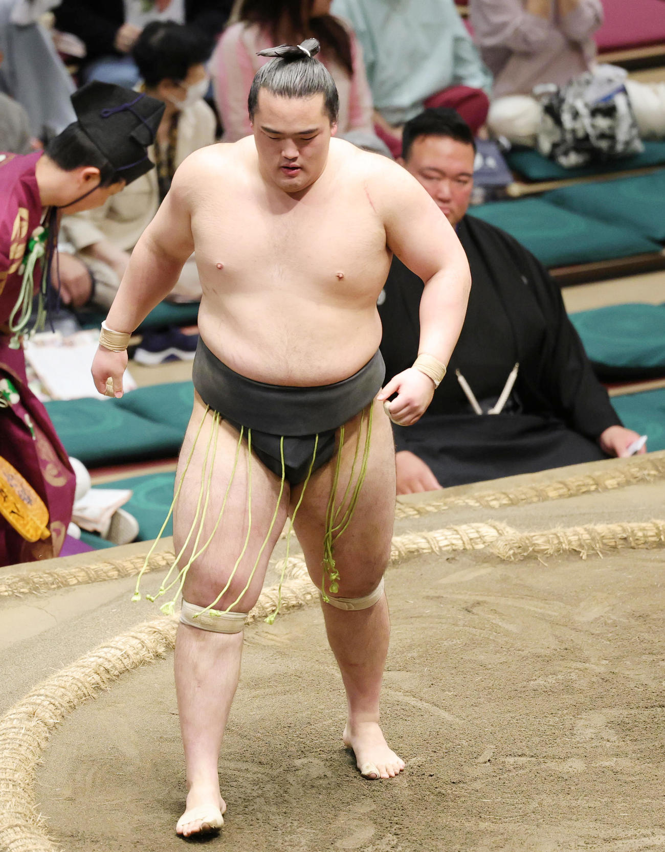 西ノ龍を寄り倒しで破った大辻（撮影・野上伸悟）