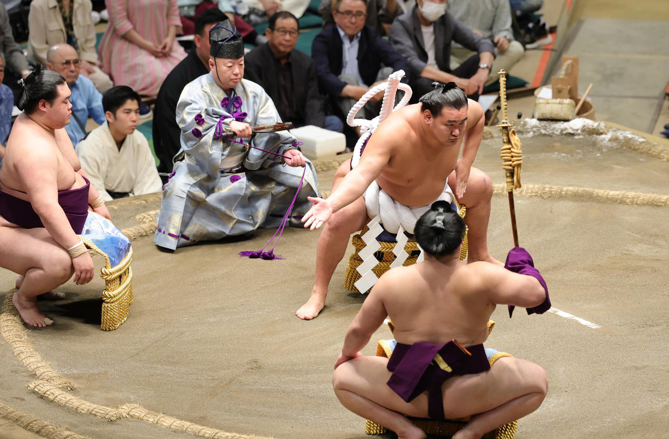 横綱土俵入りを行う豊昇龍（撮影・野上伸悟）