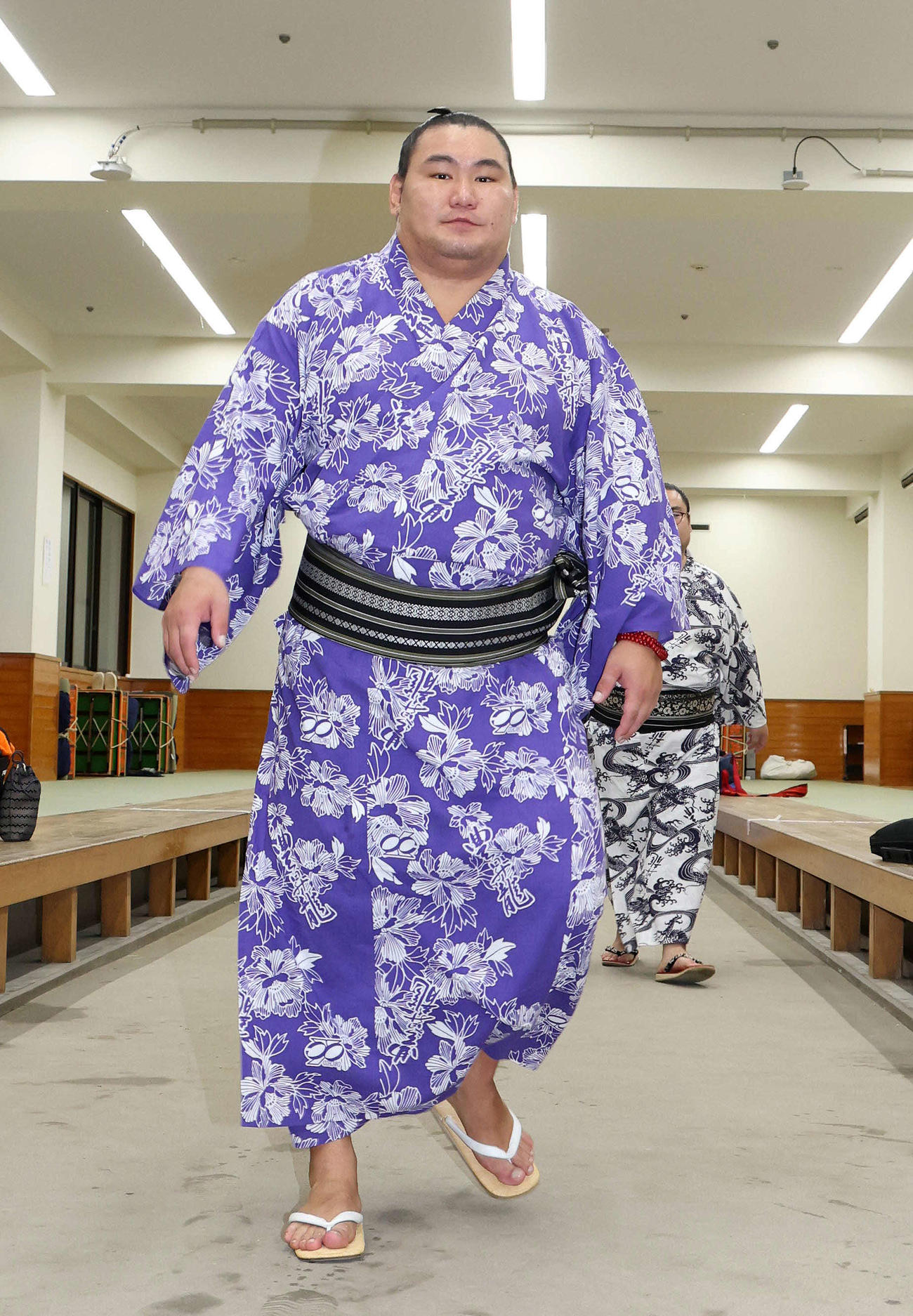 支度部屋を引き揚げる豊昇龍
