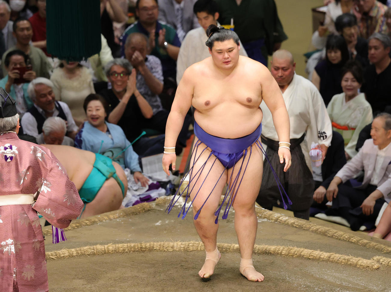 一山本を押し倒しで破っや大の里（撮影・野上伸悟）