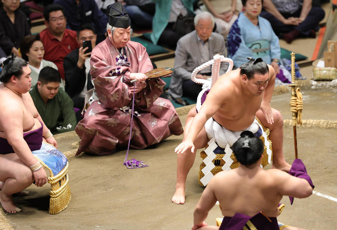 横綱土俵入りを行う豊昇龍（撮影・野上伸悟）