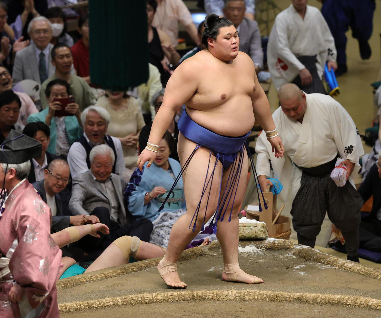 一山本を押し倒しで破った大の里（撮影・野上伸悟）