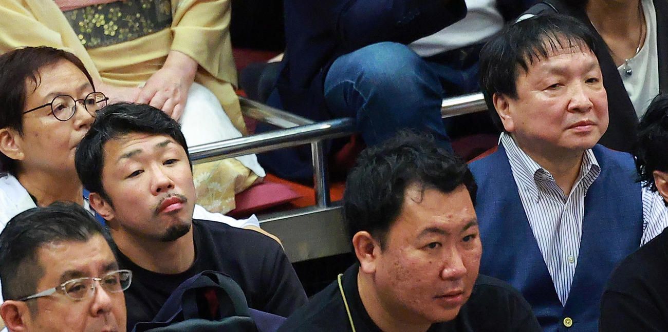 八重樫トレーナー（左）をと大橋会長（右）（撮影・中島郁夫）
