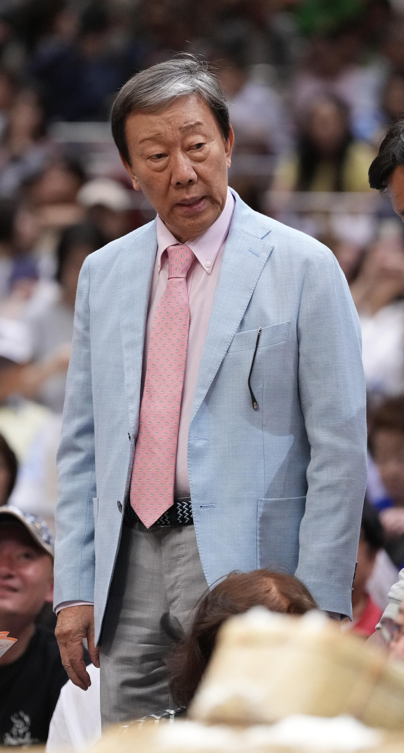 観戦する橋幸夫（撮影・小沢裕）